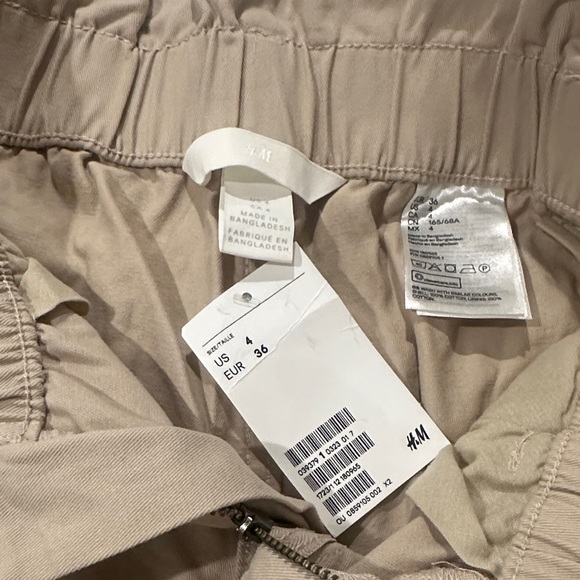 H&M High Waist Tan Women's Shorts​​​ - Picture 3 of 4